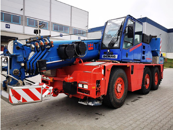 Mobile crane DEMAG