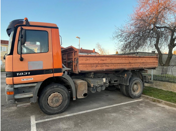 Tipper MERCEDES-BENZ Actros 1831 K: picture 2