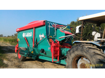 Forage mixer wagon