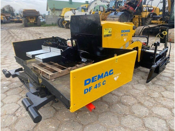 Asphalt paver DEMAG