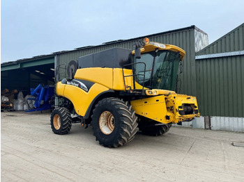 Combine harvester NEW HOLLAND CR900