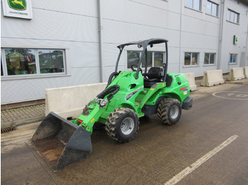 Compact loader AVANT 735: picture 2