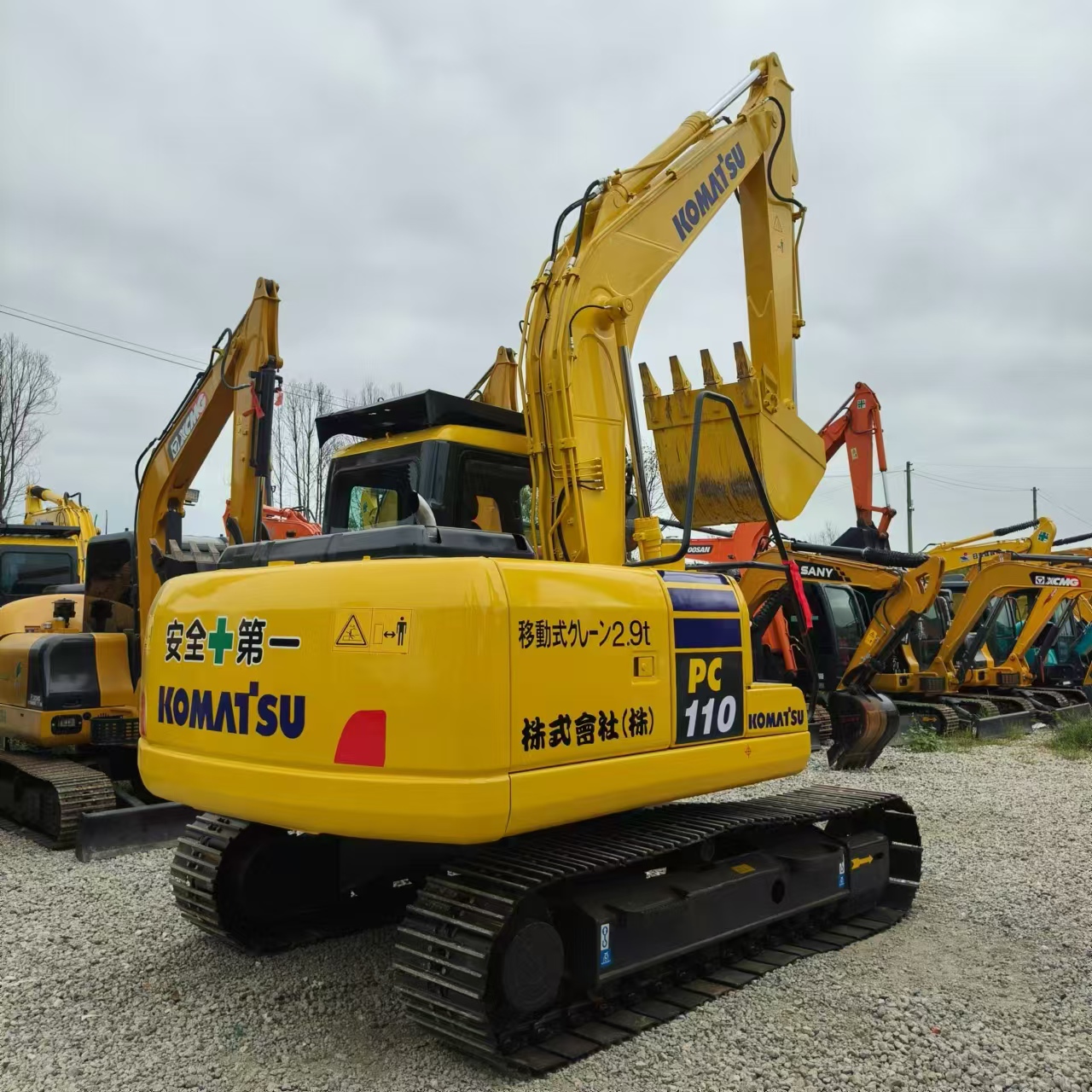 Crawler excavator KOMATSU PC110