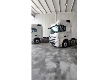 Tractor unit SHACMAN: picture 2