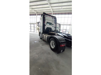 Tractor unit SHACMAN: picture 4