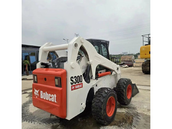 Skid steer loader Bobcat S300: picture 4