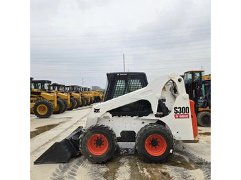 Skid steer loader Bobcat S300: picture 2