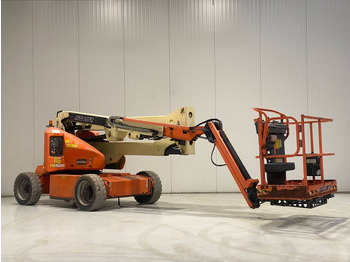 Articulated boom JLG