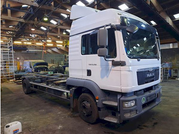 Container transporter/ Swap body truck MAN TGM 15.290 4X2 LL: picture 4