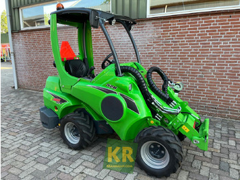 Compact loader AVANT