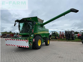 Combine harvester JOHN DEERE T560