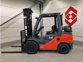 LPG forklift TOYOTA - 02-8FGJF35: picture 2