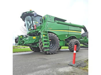 Combine harvester JOHN DEERE S790