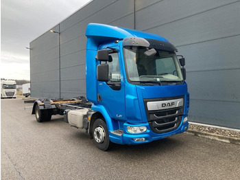 Curtainsider truck DAF LF 210