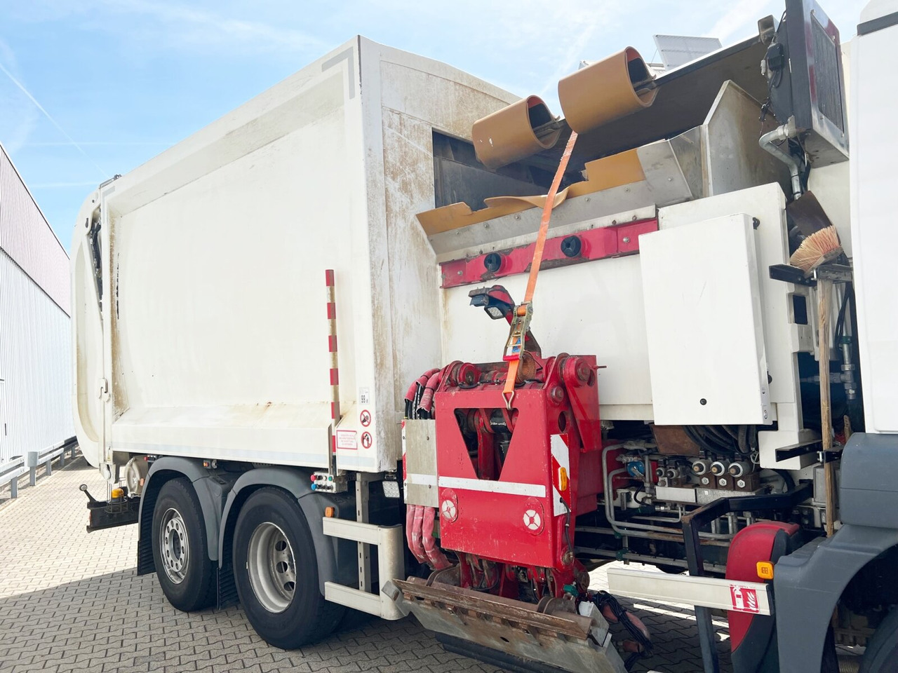 Garbage truck for transportation of garbage MAN TGS 26.320 6x2-4 LL TGS 26.320/400 6x2-4 LL, Rechtslenker, Retarder, Lift-/Lenkachse, VDL Translift Seitenlader: picture 10