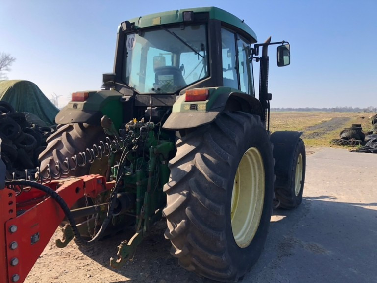 Farm tractor John Deere 6610: picture 6