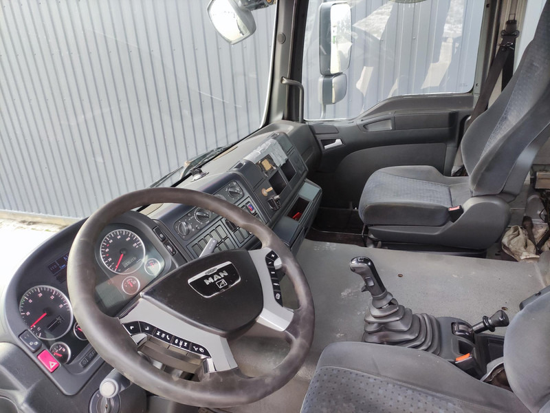 Tractor unit MAN TGA 26.430 truck tractor: picture 6