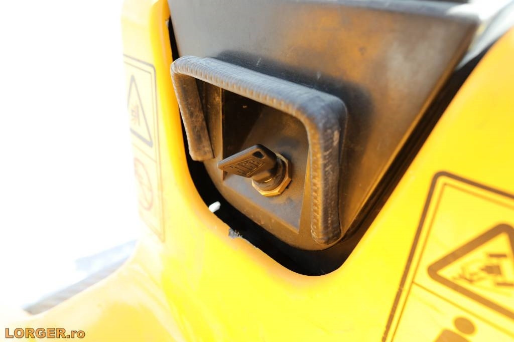 Mini excavator JCB 8008 CTS: picture 15