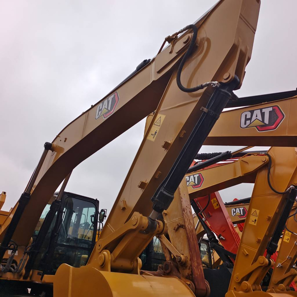 Crawler excavator CAT 320GC: picture 6