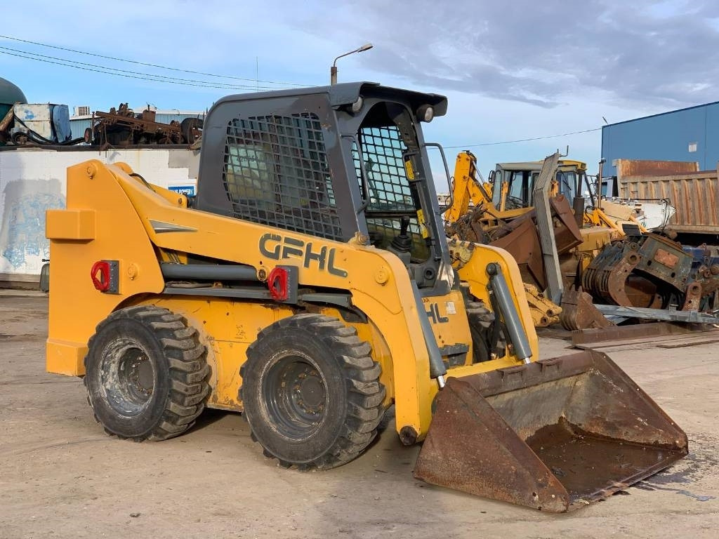 Skid steer loader Gehl R 260: picture 6