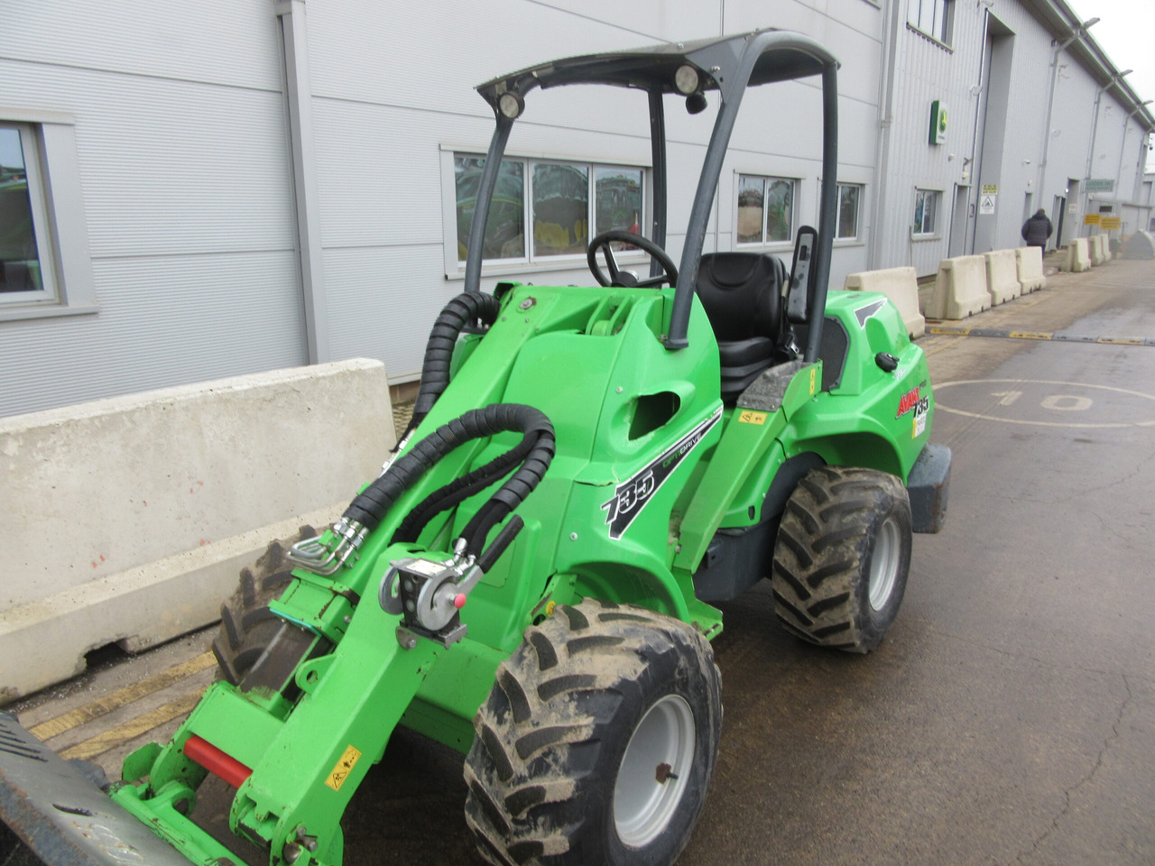 Compact loader AVANT 735: picture 12