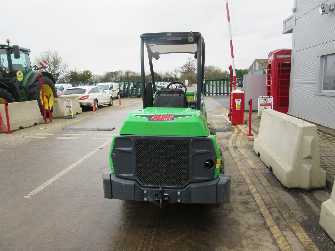 Compact loader AVANT 735: picture 8