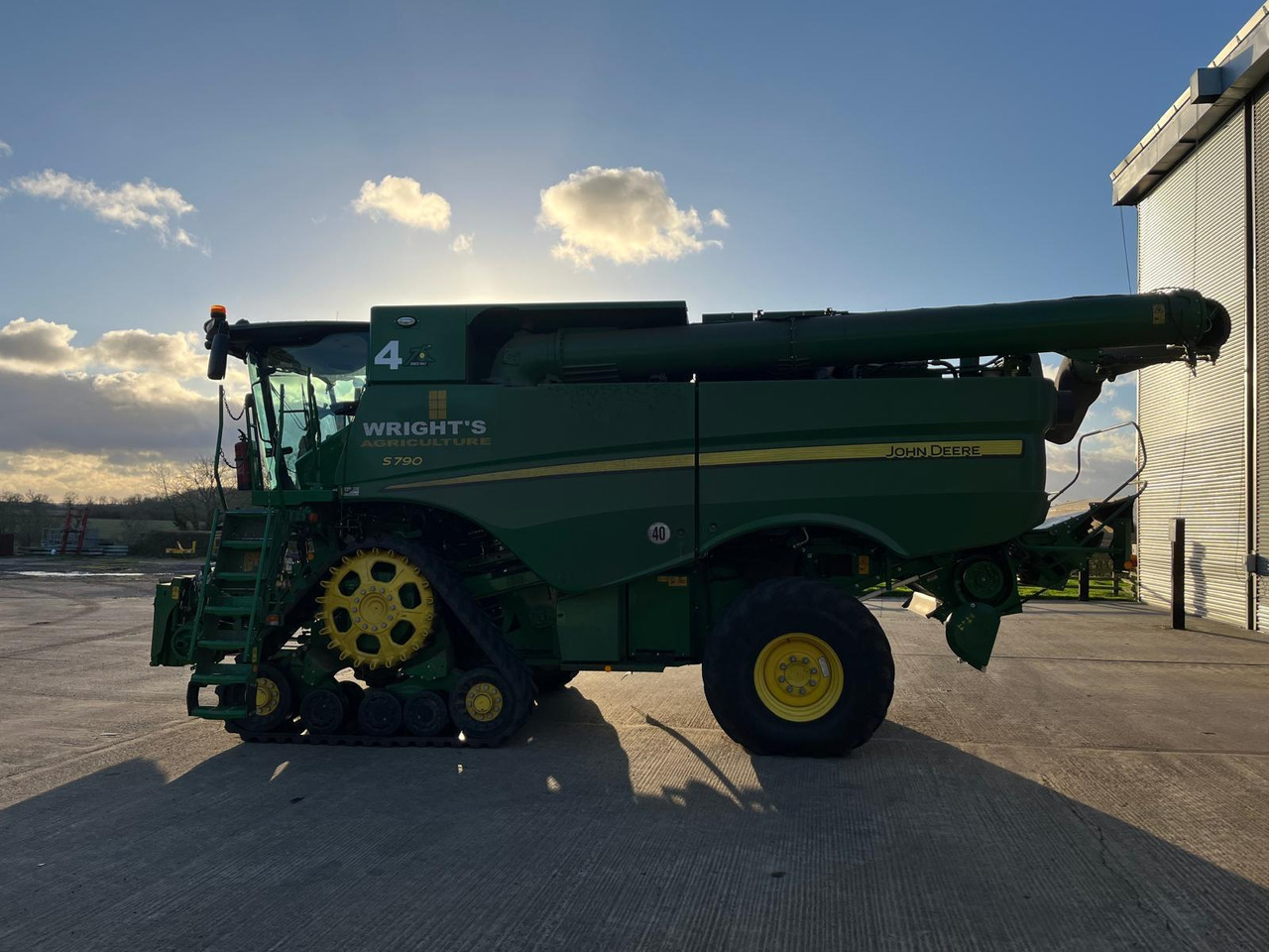 Combine harvester John Deere S790: picture 8