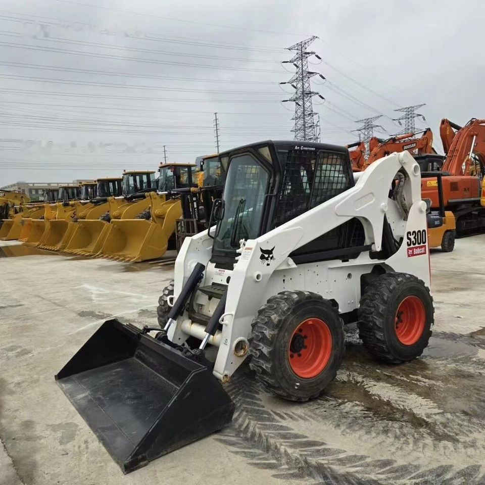 Skid steer loader Bobcat S300: picture 7