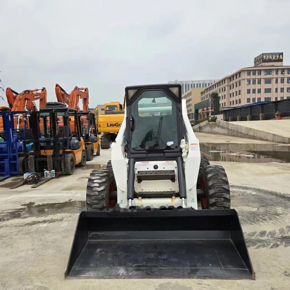 Skid steer loader Bobcat S300: picture 6