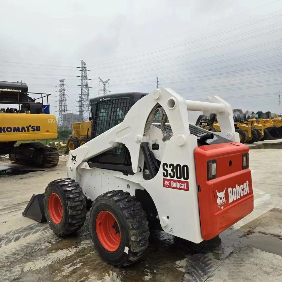 Skid steer loader Bobcat S300: picture 9