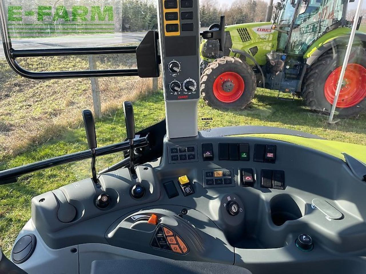 Farm tractor CLAAS arion 450 cis mit frontlader CIS: picture 9