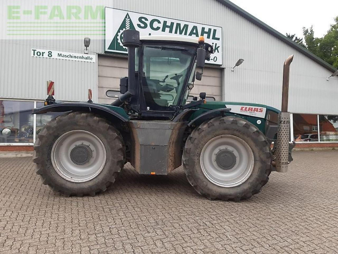 Farm tractor CLAAS xerion 3800: picture 8