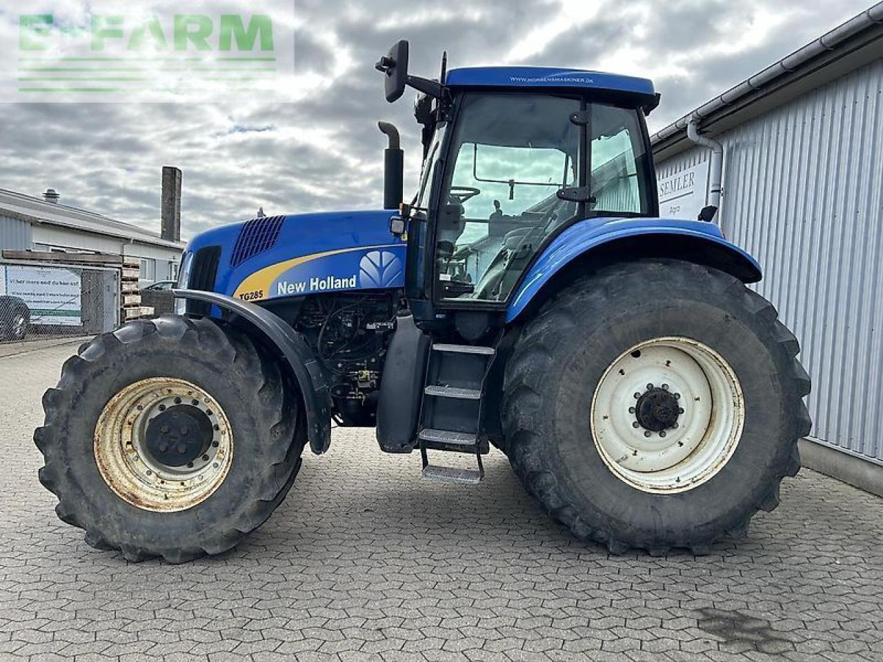 Farm tractor New Holland tg285: picture 11