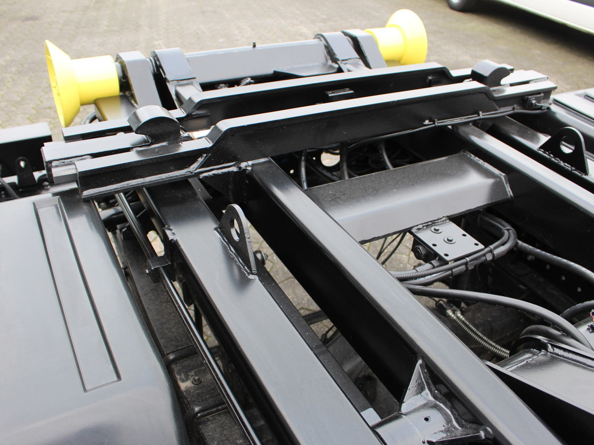 Hook lift truck, Crane truck FUSO Canter FUSO 9C18 Duonic City Abrollkipper Black: picture 18