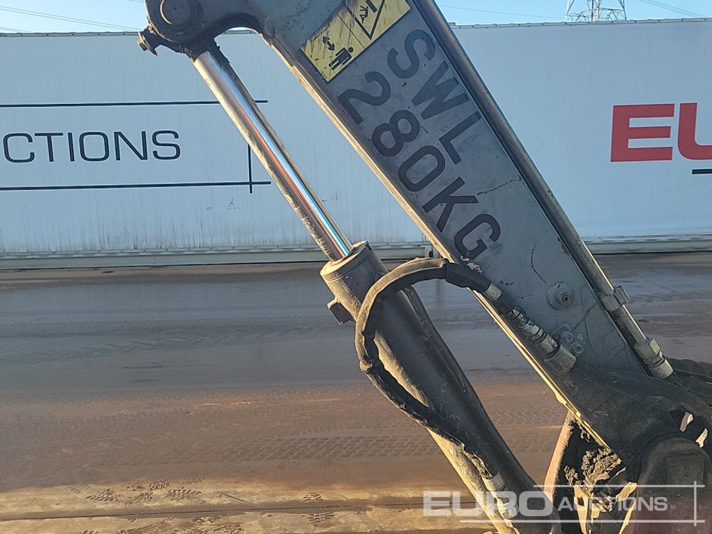 Mini excavator Volvo EC27C: picture 25